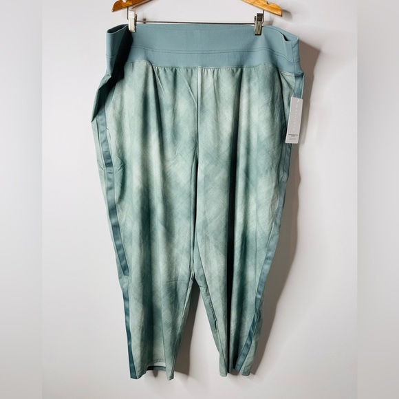 NWT Athleta Nolita Slim Tapered Print Crop Athletic Jogger Pants - Picture 3 of 10